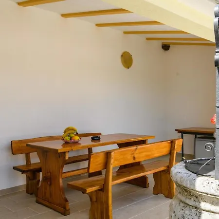 Mit Privatpool Fuer 4 Personen Ca 120 Qm In Divsici, Istrien Suedkueste Von Istrien