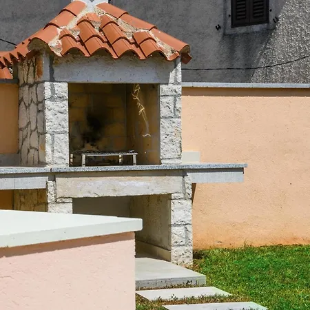 Mit Privatpool Fuer 4 Personen Ca 120 Qm In Divsici, Istrien Suedkueste Von Istrien * Divsici