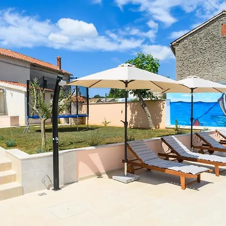 Holiday home Mit Privatpool Fuer 4 Personen Ca 120 Qm In Divsici, Istrien Suedkueste Von Istrien
