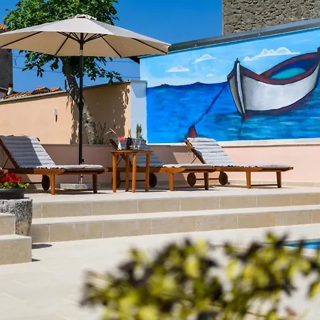 Mit Privatpool Fuer 4 Personen Ca 120 Qm In Divsici, Istrien Suedkueste Von Istrien Holiday home