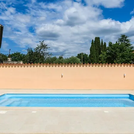 Mit Privatpool Fuer 4 Personen Ca 120 Qm In Divsici, Istrien Suedkueste Von Istrien Holiday home