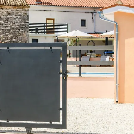 Holiday home Mit Privatpool Fuer 4 Personen Ca 120 Qm In Divsici, Istrien Suedkueste Von Istrien