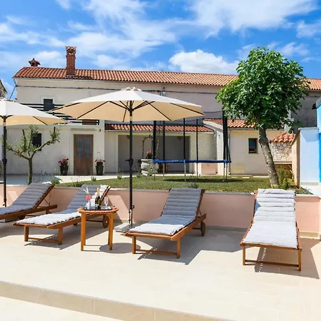 Holiday home Mit Privatpool Fuer 4 Personen Ca 120 Qm In Divsici, Istrien Suedkueste Von Istrien