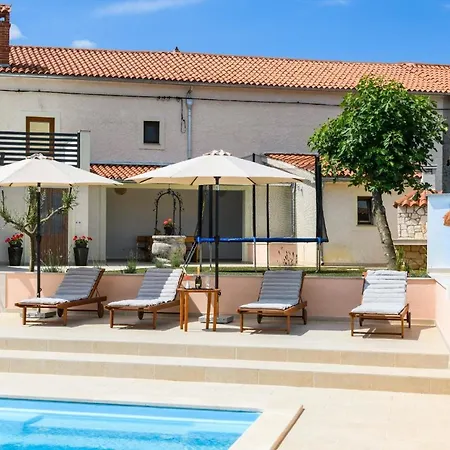 Mit Privatpool Fuer 4 Personen Ca 120 Qm In Divsici, Istrien Suedkueste Von Istrien