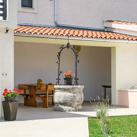 Holiday home Mit Privatpool Fuer 4 Personen Ca 120 Qm In Divsici, Istrien Suedkueste Von Istrien *