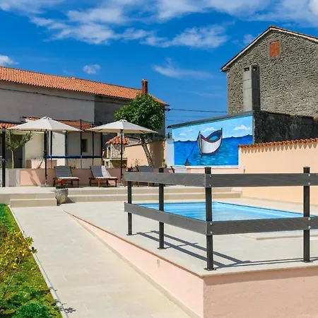 Mit Privatpool Fuer 4 Personen Ca 120 Qm In Divsici, Istrien Suedkueste Von Istrien *
