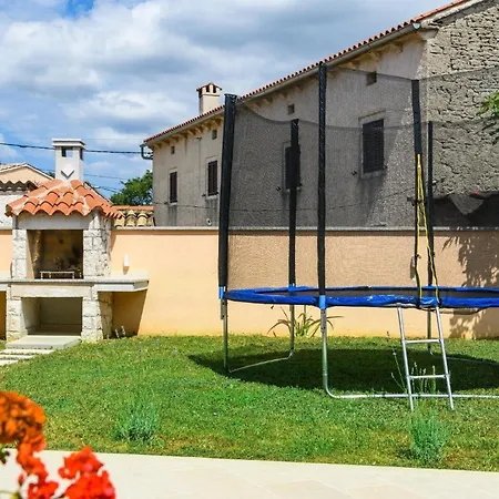Mit Privatpool Fuer 4 Personen Ca 120 Qm In Divsici, Istrien Suedkueste Von Istrien Holiday home *
